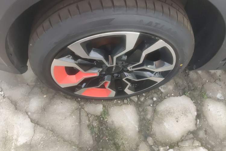 Used Lynk & Co 06 2020 1.5T YAO Halo Exterior 1