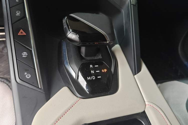Used Lynk & Co 06 2020 1.5T YAO Halo Gear Lever
