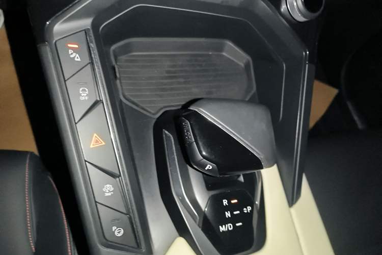 Used Lynk & Co 06 2020 1.5T Tech Pioneer Edition Gear Lever