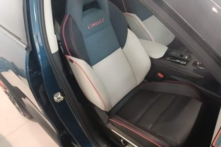 Used Lynk & Co 06 2020 1.5T YAO Halo Right Front Seat