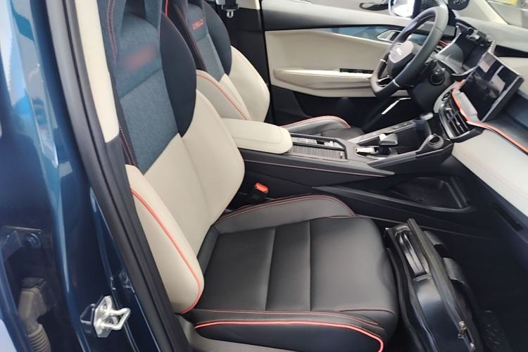 Used Lynk & Co 06 2020 1.5T YAO Halo Right Front Seat