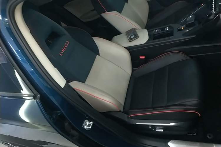 Used Lynk & Co 06 2020 1.5T YAO Halo Right Front Seat
