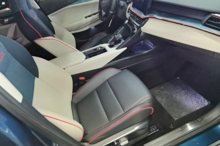 Used Lynk & Co 06 2020 1.5T YAO Halo Right Front Seat
