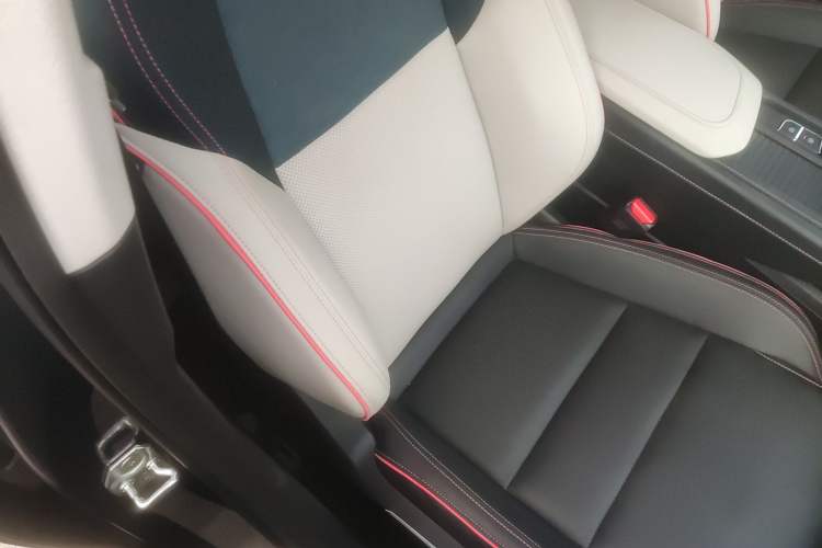 Used Lynk & Co 06 2020 1.5T YAO Halo Right Front Seat