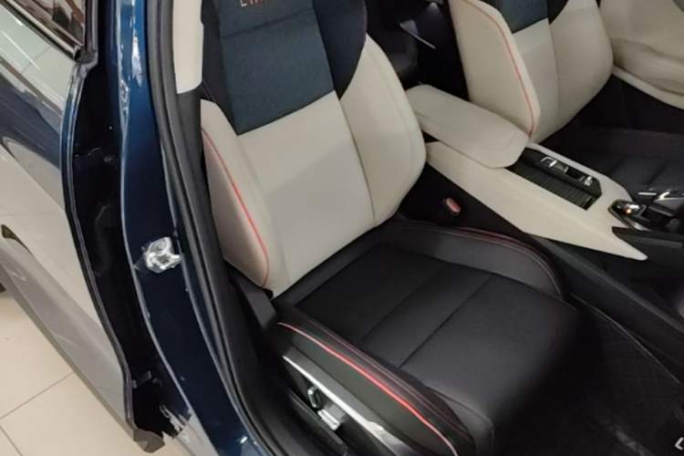 Used Lynk & Co 06 2020 1.5T YAO Halo Right Front Seat