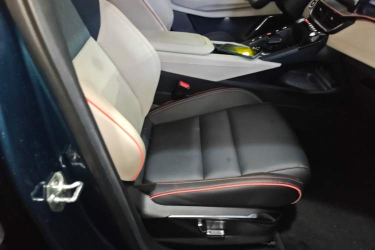 Used Lynk & Co 06 2020 1.5T YAO Halo Right Front Seat