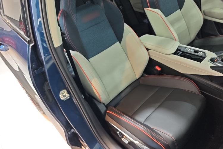 Used Lynk & Co 06 2020 1.5T YAO Halo Right Front Seat