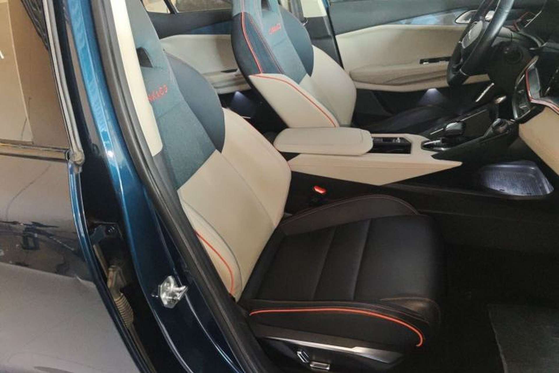 Used Lynk & Co 06 2020 1.5T YAO Halo Right Front Seat