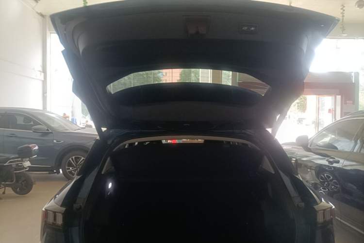 Used Lynk & Co 06 2020 1.5T YAO Halo Trunk