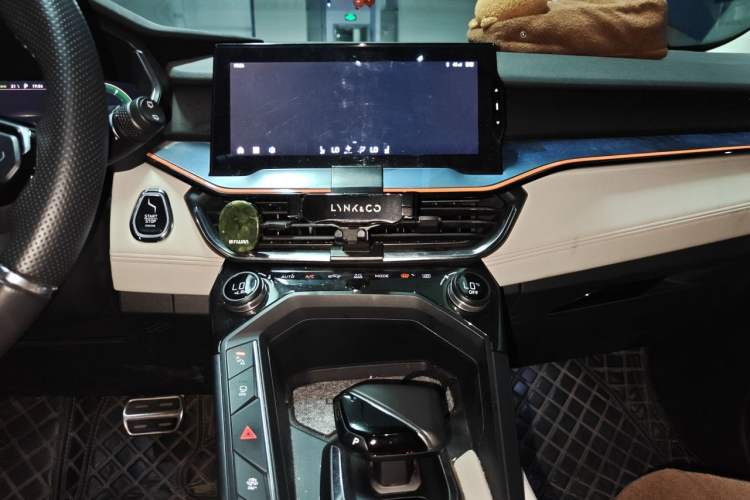 Used Lynk & Co 06 2020 1.5T YAO Halo Audio And AC Panel