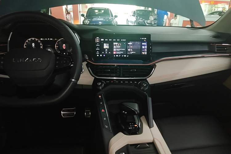 Used Lynk & Co 06 2020 1.5T YAO Halo Audio And AC Panel