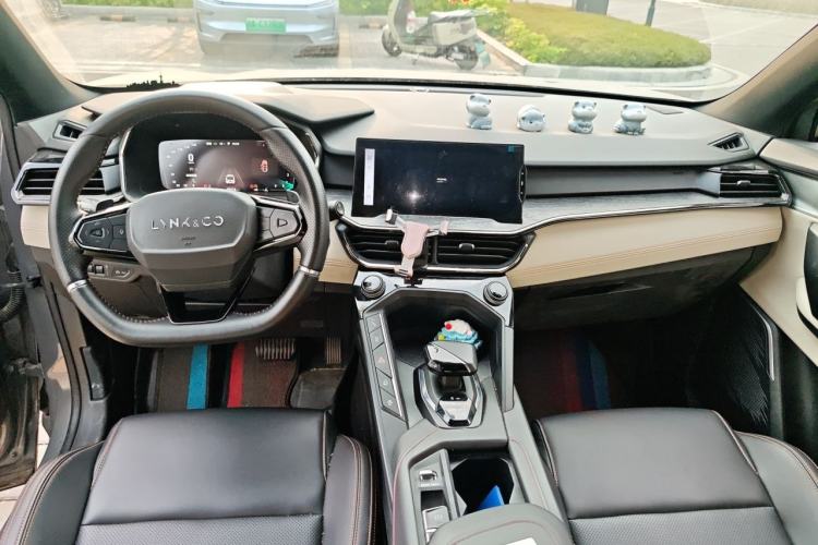 Used Lynk & Co 06 2020 1.5T MHEV Pro Center Console