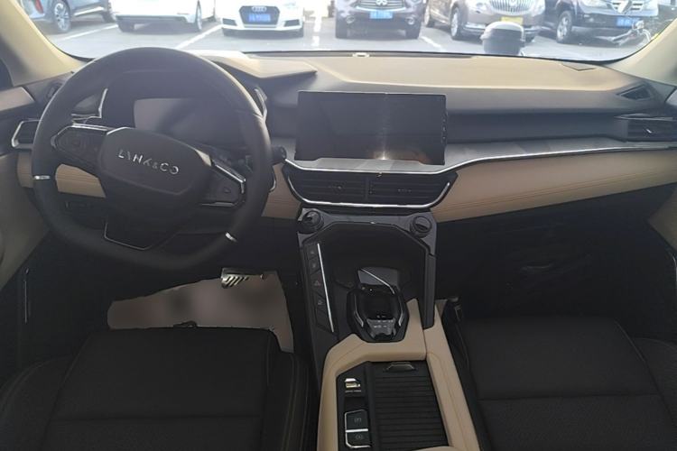 Used Lynk & Co 06 2020 1.5T Type Plus Center Console