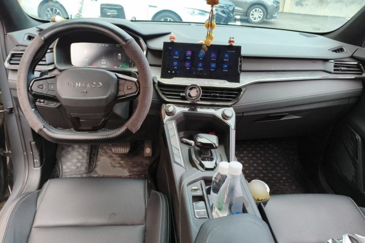 Used Lynk & Co 06 2020 1.5T JinPro model Center Console