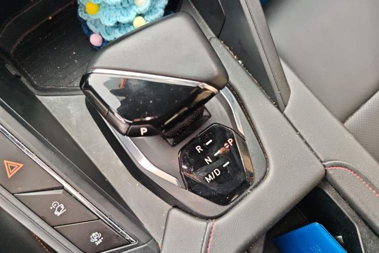 Used Lynk & Co 06 2020 1.5T MHEV Pro Gear Lever