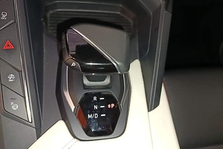 Used Lynk & Co 06 2020 1.5T YAO Halo Gear Lever