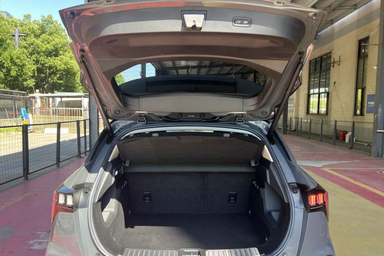 Used Lynk & Co 06 2020 1.5T YAO Halo Interior 12