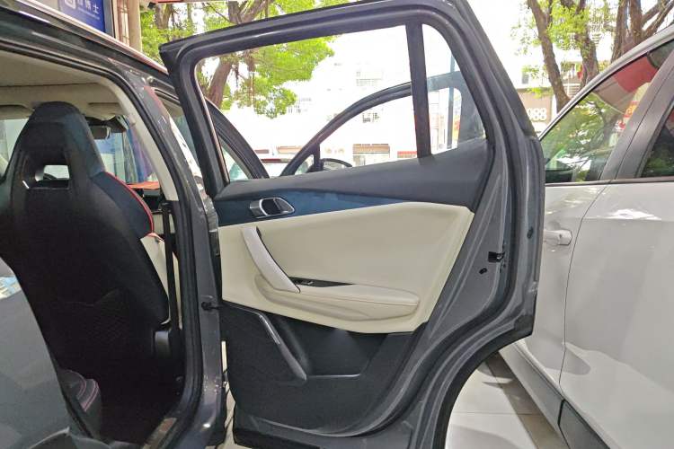 Used Lynk & Co 06 2020 1.5T YAO Halo Interior 6
