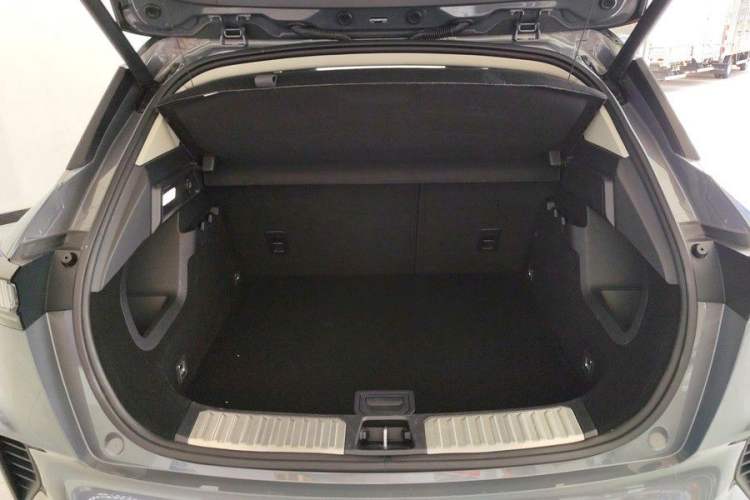 Used Lynk & Co 06 2020 1.5T YAO Halo Interior 8
