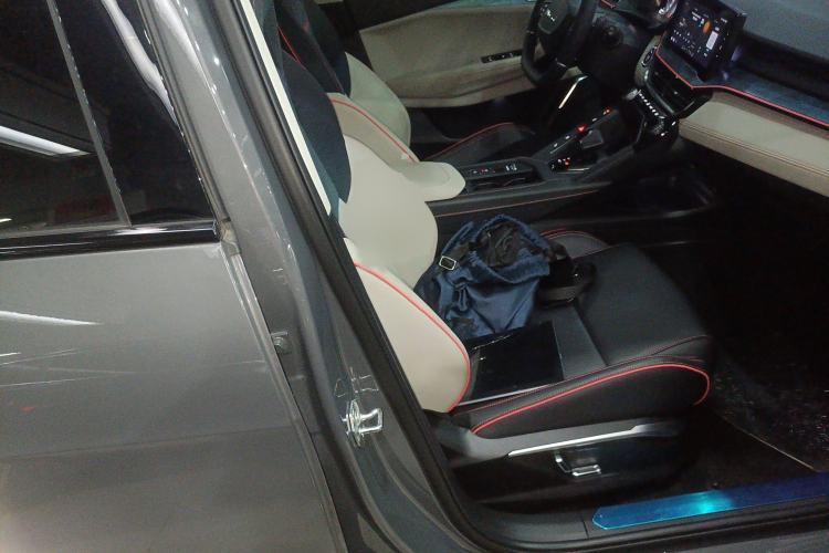 Used Lynk & Co 06 2020 1.5T YAO Halo Right Front Seat