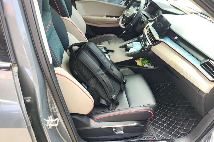 Used Lynk & Co 06 2020 1.5T YAO Halo Right Front Seat