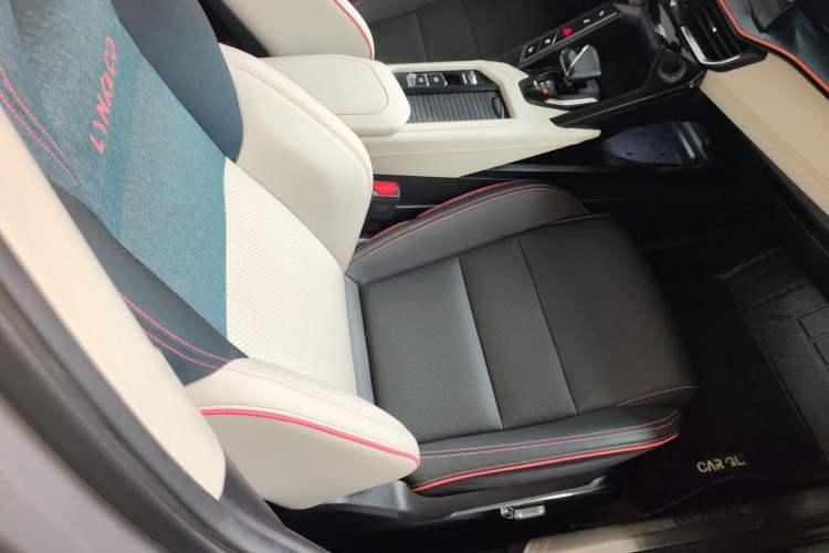 Used Lynk & Co 06 2020 1.5T YAO Halo Right Front Seat