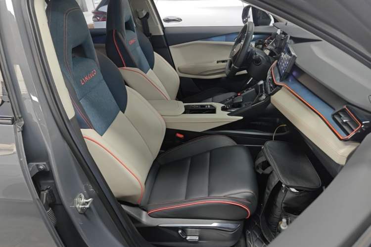 Used Lynk & Co 06 2020 1.5T YAO Halo Right Front Seat