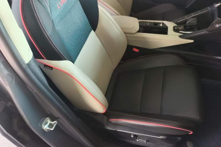 Used Lynk & Co 06 2020 1.5T YAO Halo Right Front Seat