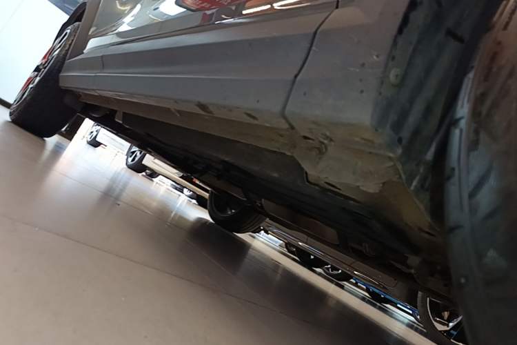 Used Lynk & Co 06 2020 1.5T YAO Halo Right Side Sill