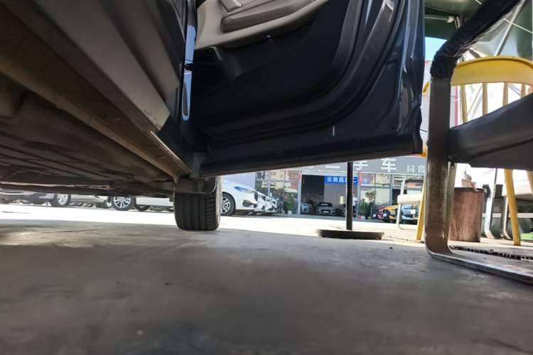 Used Lynk & Co 06 2020 1.5T YAO Halo Right Side Sill