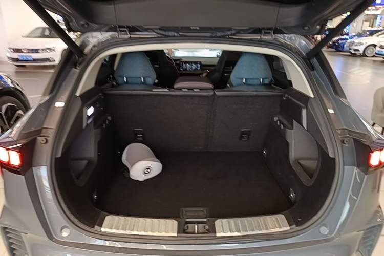 Used Lynk & Co 06 2020 1.5T YAO Halo Trunk