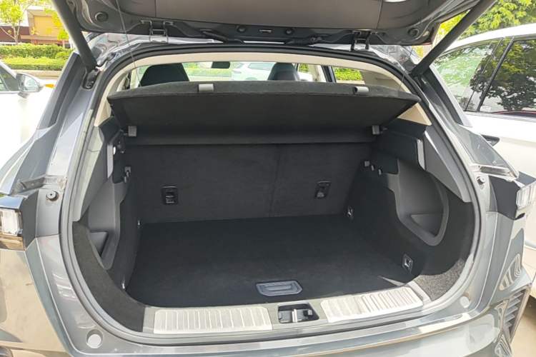 Used Lynk & Co 06 2020 1.5T YAO Halo Trunk