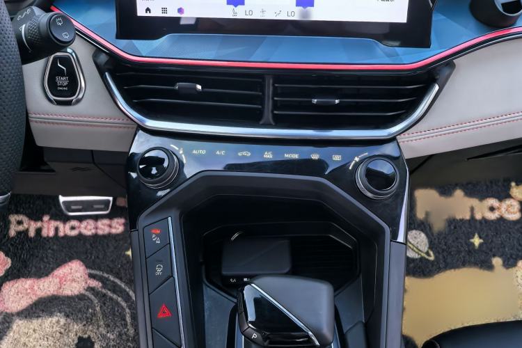 Used Lynk & Co 06 2020 1.5T YAO Halo Interior 8