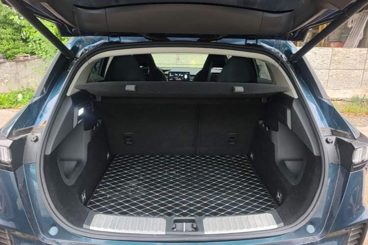 Used Lynk & Co 06 2020 1.5T YAO Halo Trunk