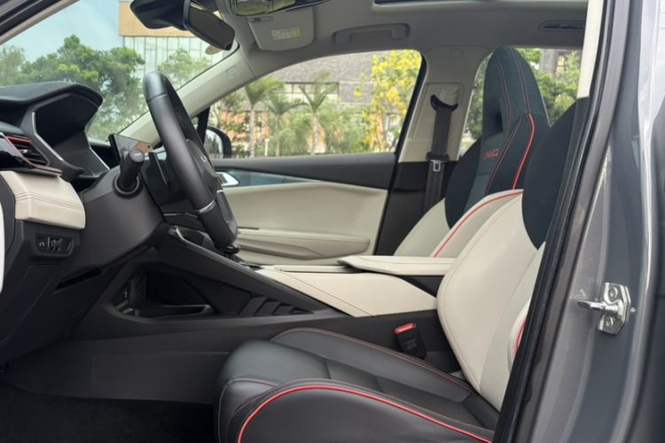 Used Lynk & Co 06 2020 1.5T YAO Halo Interior 4