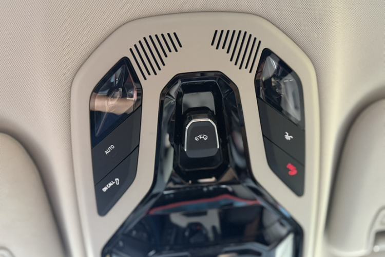 Used Lynk & Co 06 2020 1.5T YAO Halo Interior 6