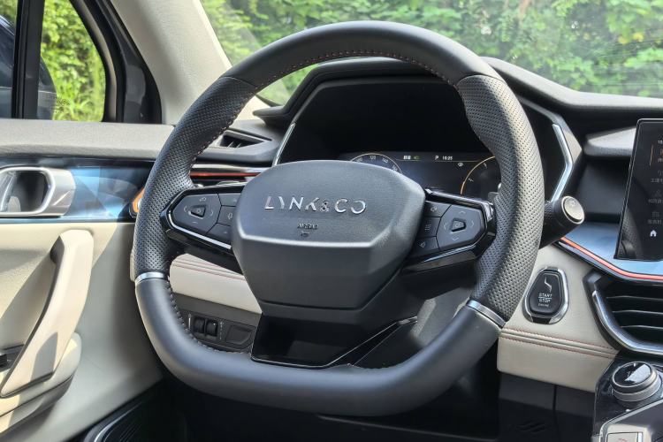 Used Lynk & Co 06 2020 1.5T YAO Halo Interior 5
