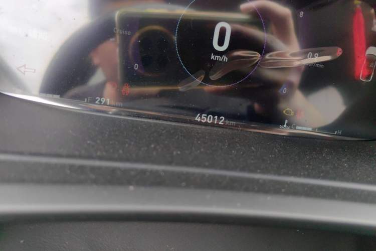 Used Lynk & Co 06 2020 1.5T YAO Halo Odometer Close Up