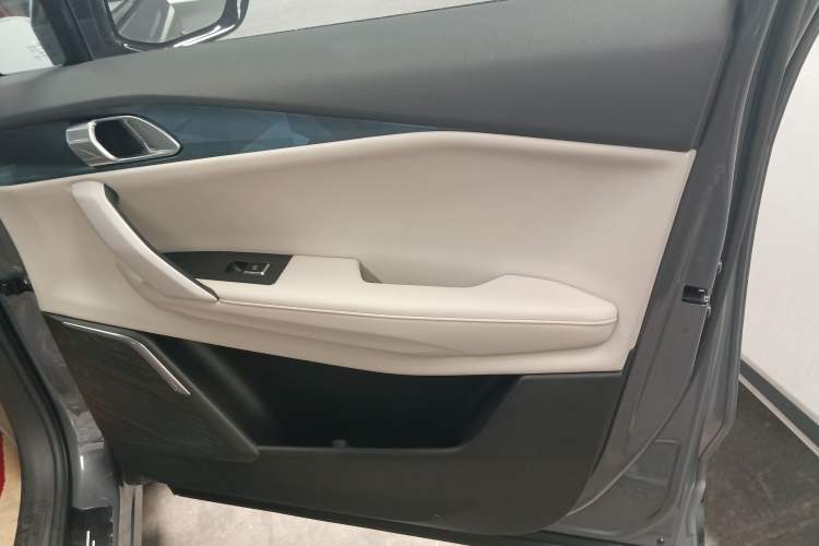 Used Lynk & Co 06 2020 1.5T YAO Halo Right Front Door Interior