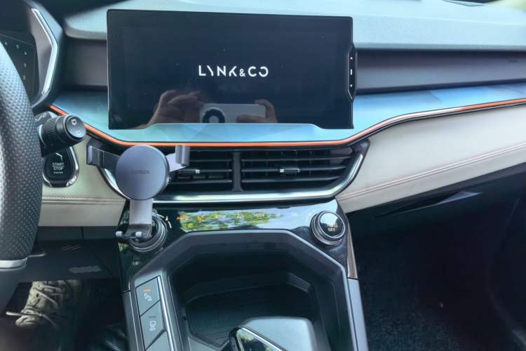 Used Lynk & Co 06 2020 1.5T YAO Halo Audio And AC Panel