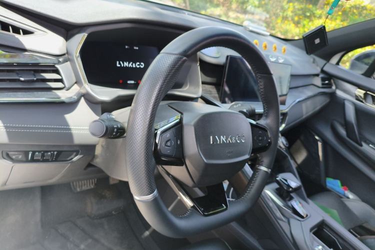 Used Lynk & Co 06 2020 1.5T JinPro model Center Console