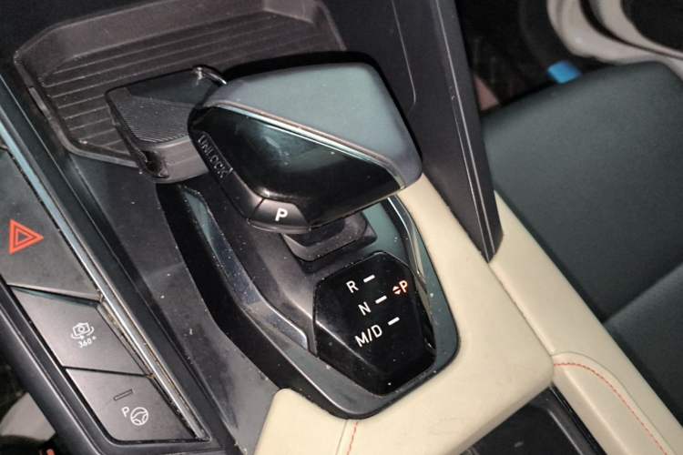 Used Lynk & Co 06 2020 1.5T YAO Halo Gear Lever