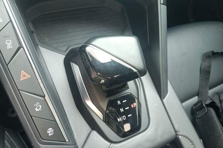 Used Lynk & Co 06 2020 1.5T JinPro model Gear Lever
