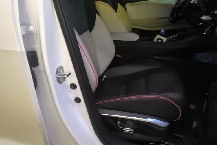 Used Lynk & Co 06 2020 1.5T YAO Halo Right Front Seat