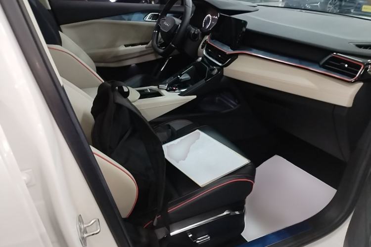 Used Lynk & Co 06 2020 1.5T YAO Halo Right Front Seat