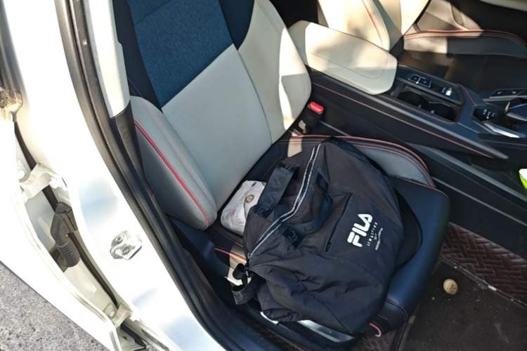 Used Lynk & Co 06 2020 1.5T YAO Halo Right Front Seat