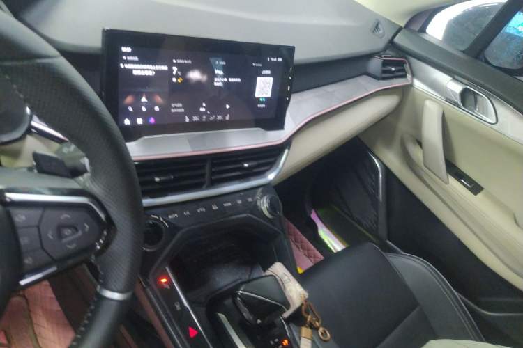 Used Lynk & Co 06 2021 1.5T Shero Pink Special Edition Audio And AC Panel