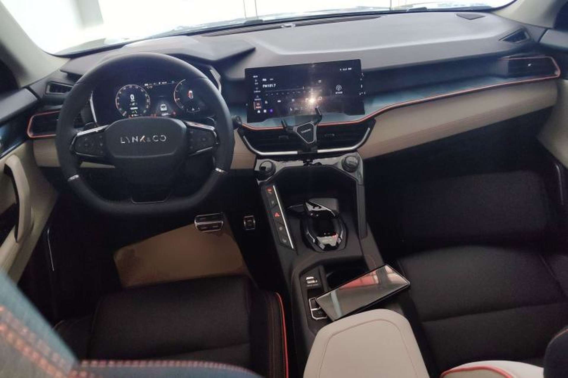 Used Lynk & Co 06 2021 1.5T Shero Pink Special Edition Center Console