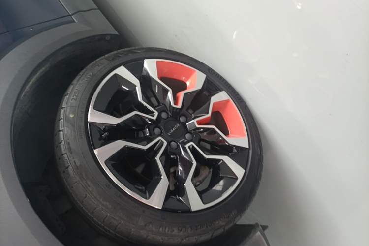Used Lynk & Co 06 2021 1.5T Shero Pink Special Edition Exterior 4