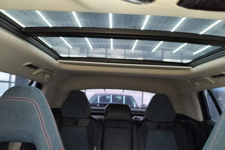 Used Lynk & Co 06 2021 1.5T Shero Pink Special Edition Headliner